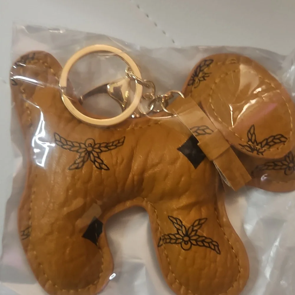 Random Styles Of Keychains - Picture 4 of 4